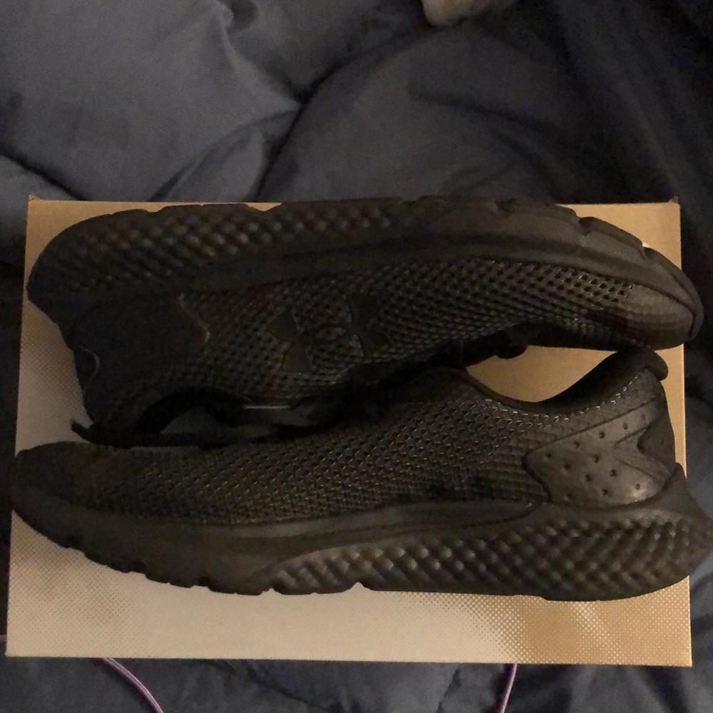 Black Under Armor sneakers - Picture 4 of 4